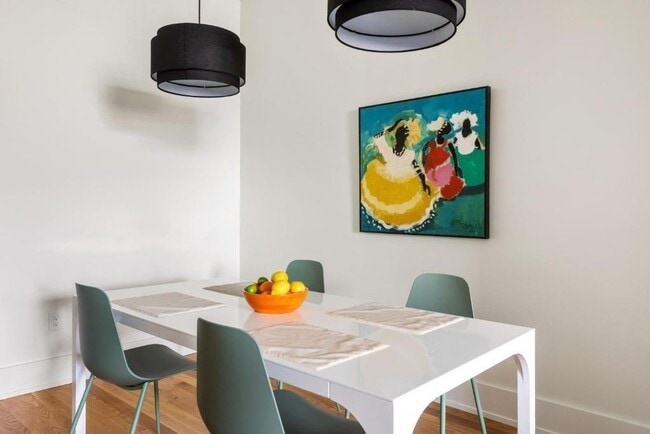 Building Photo - 955 Wylie St SE