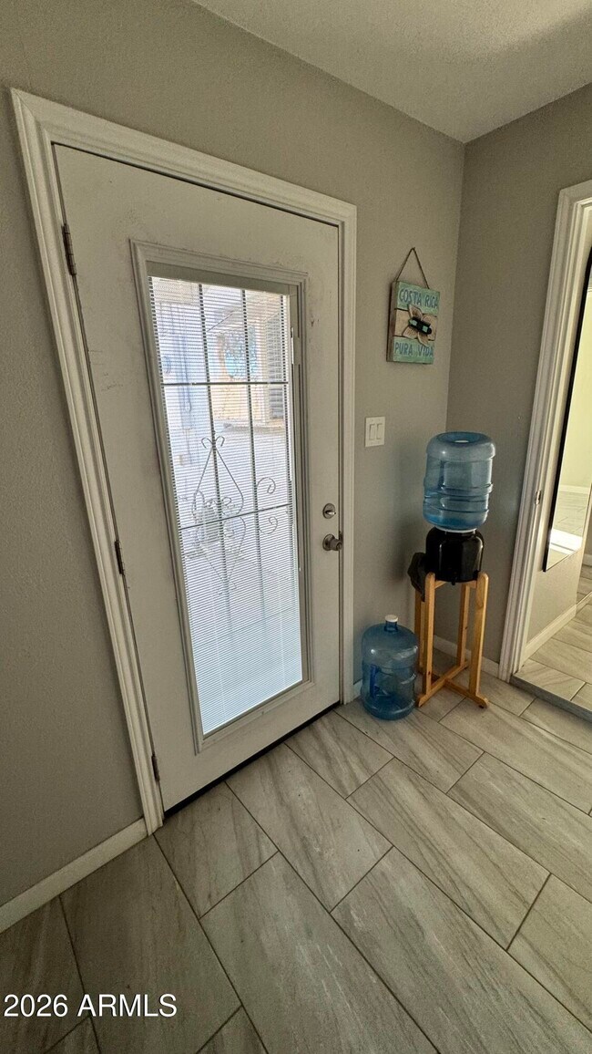 Building Photo - 222 E Southgate Ave