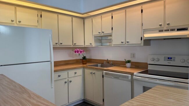 Building Photo - 9419 S Belfort Cir