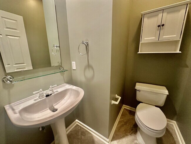 Building Photo - Spacious Open Floor Plan Home in Sun City!