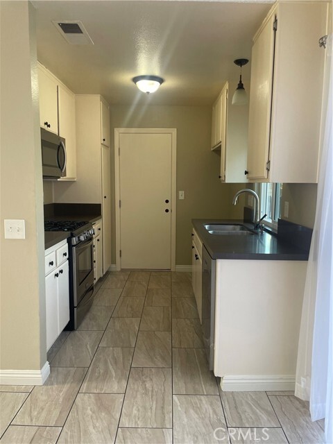 Building Photo - 12289 Bellflower Ct