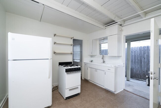 Building Photo - 218 29th St