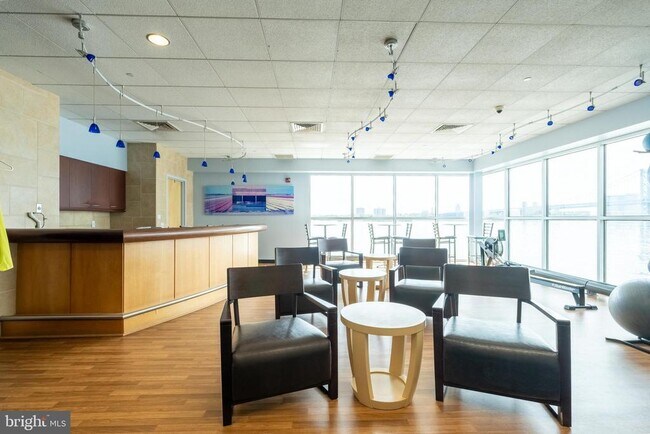 Building Photo - 901 N Penn St