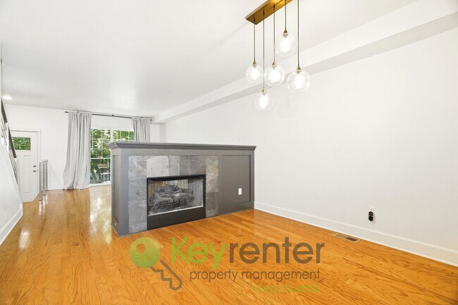 Building Photo - Modern Comfort Meets Classic Seattle Charm