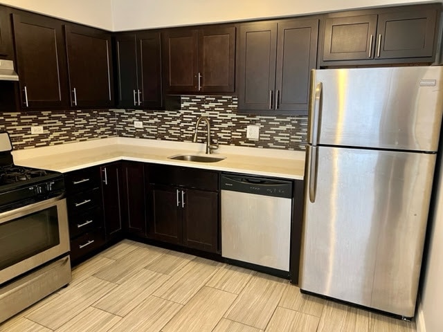 Building Photo - 4801 N Ridgeway Ave