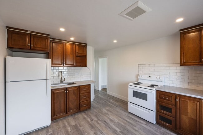 Building Photo - County living - 2 Bed with office space located close to Salem Area - MORE PICS AND VIDEO TO COME