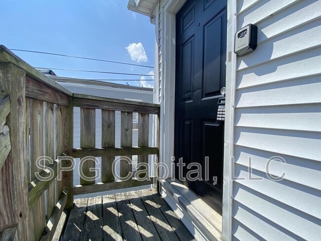 Building Photo - 3 Pleasant St
