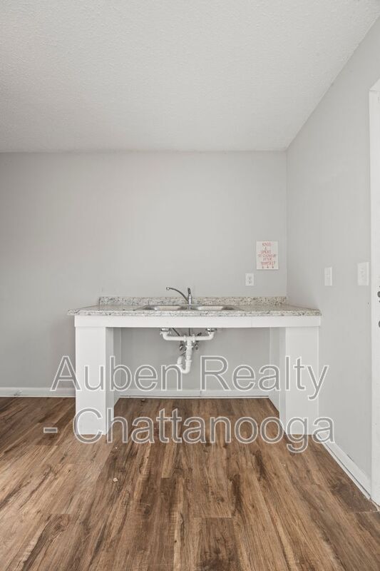 Building Photo - 207 Eveningside Dr