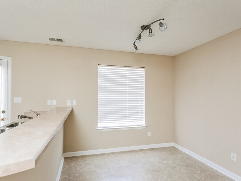 Building Photo - 7027 Maple Grove Rd