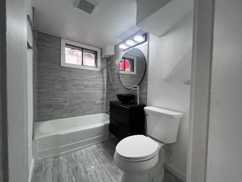 Building Photo - 317-319 NE 66th Ave