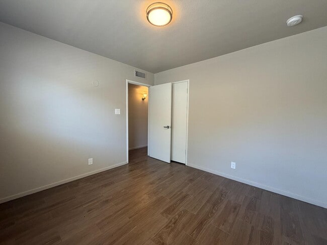 Building Photo - 1538 E Austin Way