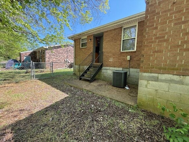 Building Photo - Inglewood Duplex Available Now!