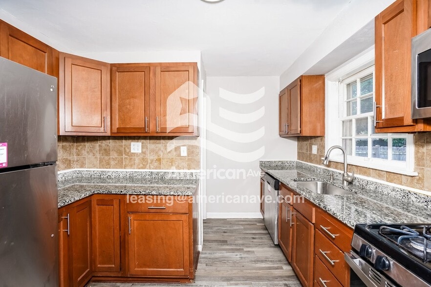 Building Photo - 2408 Webster St