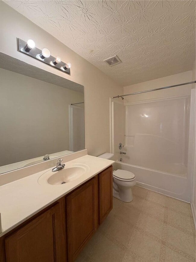 Building Photo - 644 Kenridge Dr