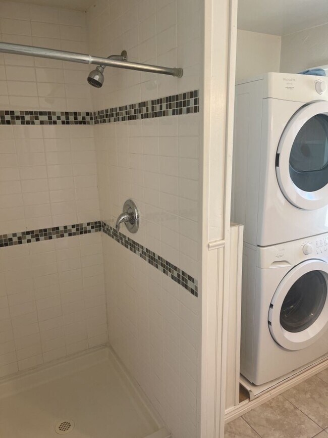 Building Photo - 1831 12th Ave