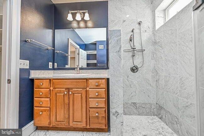 Building Photo - 512 Varnum St NW
