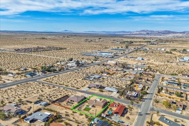 Building Photo - 29 Palms home in great neighborhood!