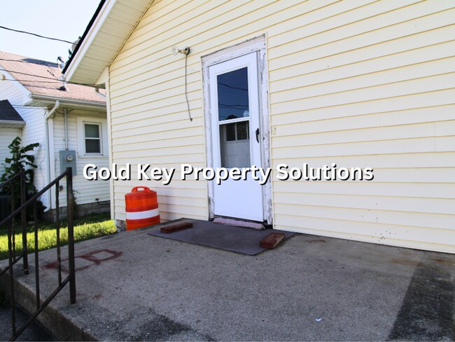Building Photo - Spacious 2 BR 1 BA House with Central Air and Enclosed Porch (SECTION 8 APPROVED)