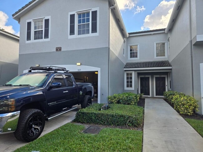 Building Photo - Prime Location & Modern Comfort in Greenacres! 3 Bed 2.5 Bath Townhouse