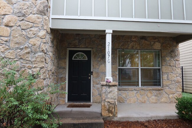 Building Photo - Now Pre-Leasing for Fall 2026–Spring 2027!