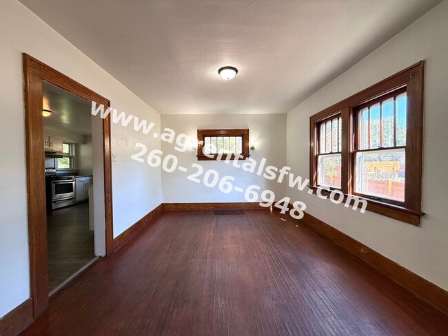 Building Photo - 3 Bedroom House