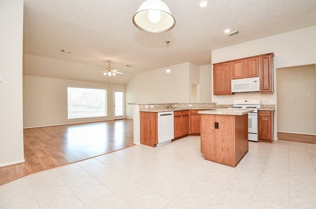 Building Photo - 6206 Fawnlake Dr