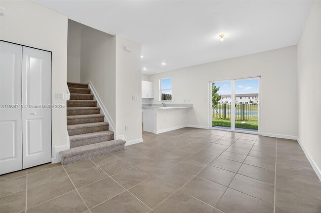 Building Photo - 2748 SE 26th Ave