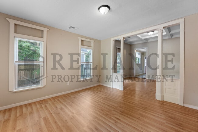 Building Photo - 1329 N Wellington Pl