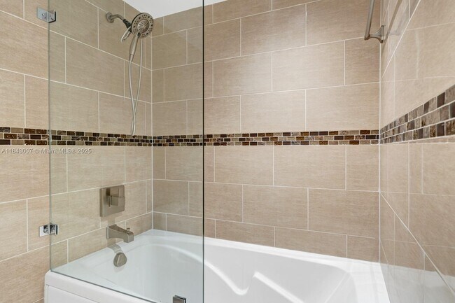 Building Photo - 6770 Indian Creek Dr