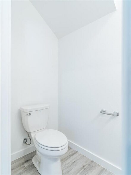 Building Photo - 881 Boardwalk Ave