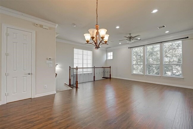 Building Photo - 3216 Clearview Cir