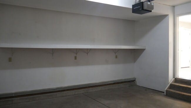 Building Photo - 4 Bed 3 Bath off Dublin/Powers w/AC- Avail...