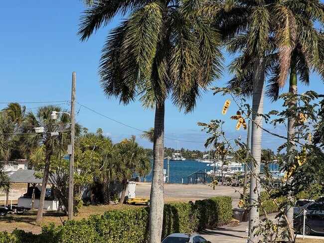 Building Photo - 4800 N Flagler Dr