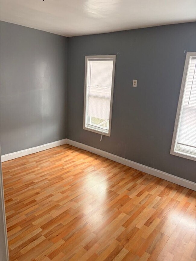 Building Photo - 925 Xenia Ave