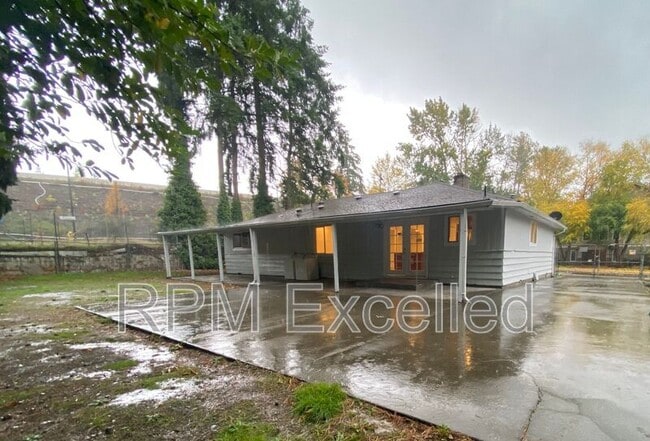 Building Photo - 3216 S 208th St