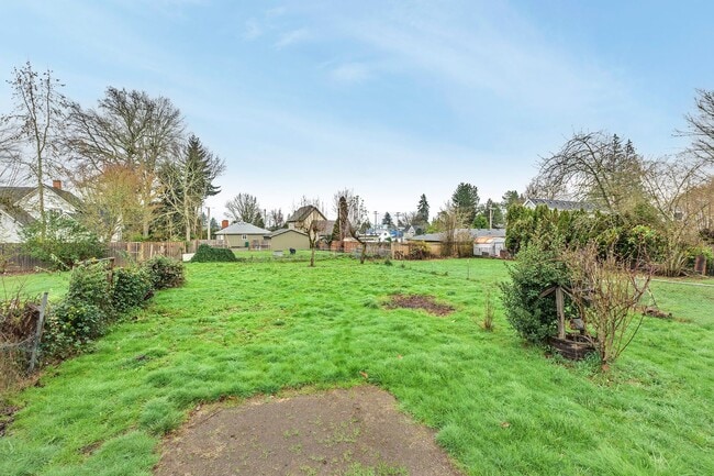 Building Photo - 2 bed 1 bath home in the heart of downtown Forest Grove