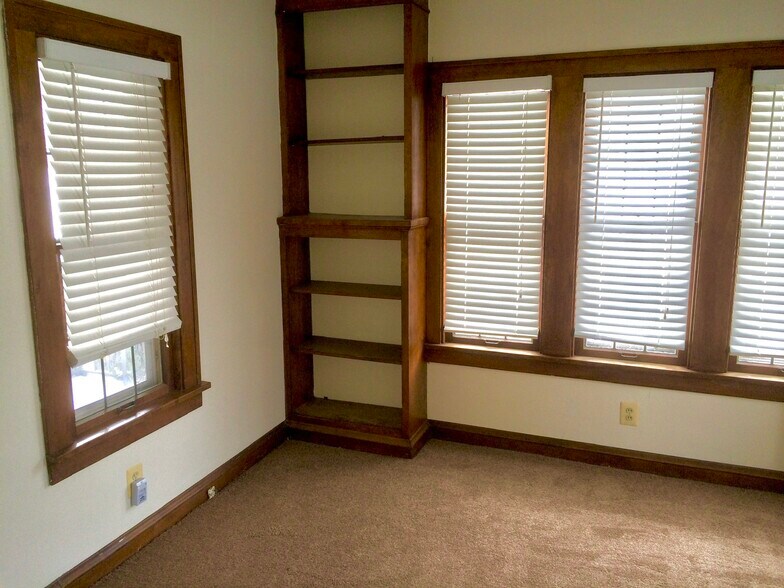 Building Photo - 2638 Fenwick Rd