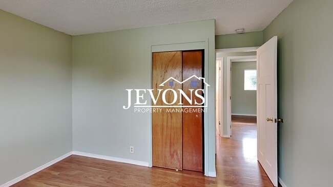 Building Photo - $1,000 Rent Credit if move-in occurs befor...