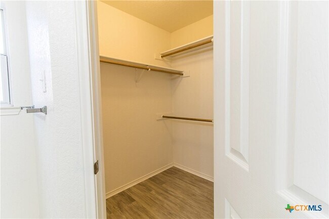 Building Photo - 4514 Hondo Dr