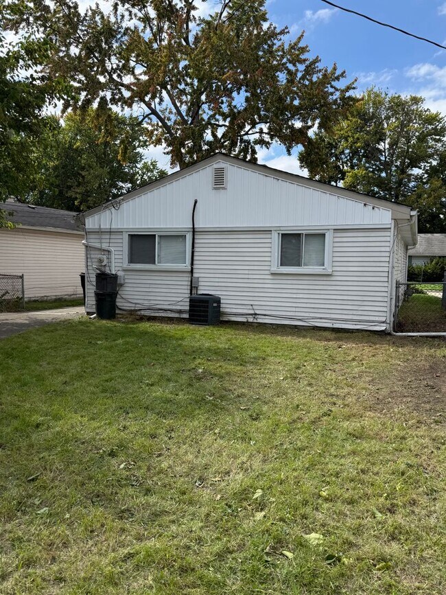 Building Photo - 27840 Groveland St
