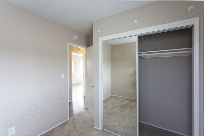 Building Photo - Upstairs 2BR/2BA in North Pacific Beach wi...
