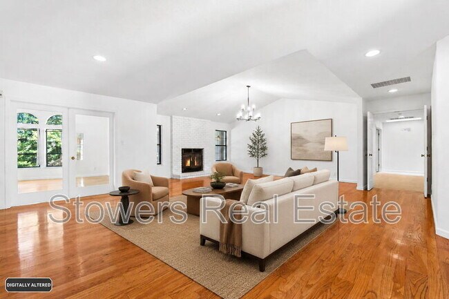 Building Photo - 1121 Douglas Ct