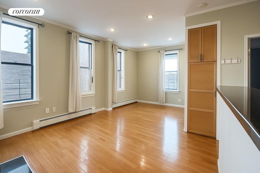Building Photo - 206 E 124th St