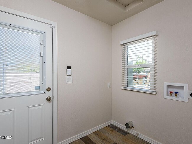 Building Photo - 1618 W Taylor St