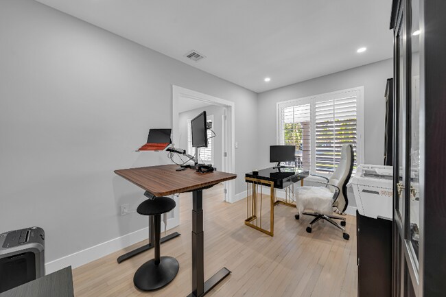 Building Photo - 1941 SW 18th Ave