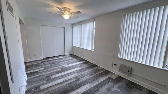 Building Photo - 2462 Brazilia Dr