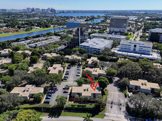 Building Photo - 1700 Embassy Dr