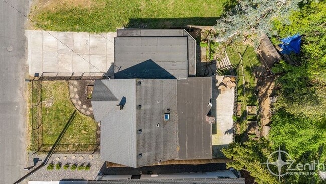 Building Photo - 427 I St