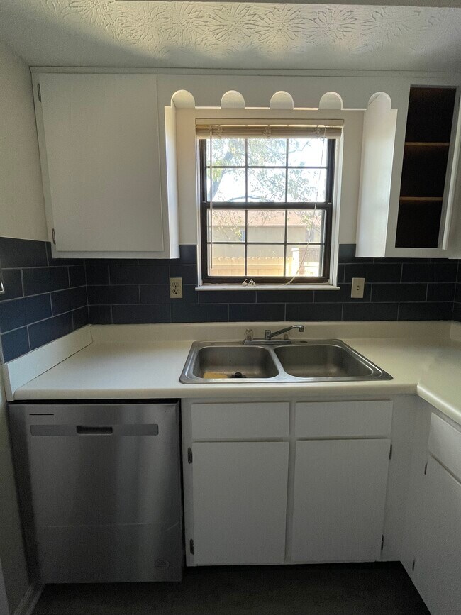 Building Photo - 6455 Brookedge Ct