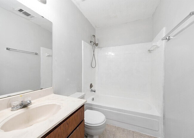 Building Photo - 3423 Nutwood Ln